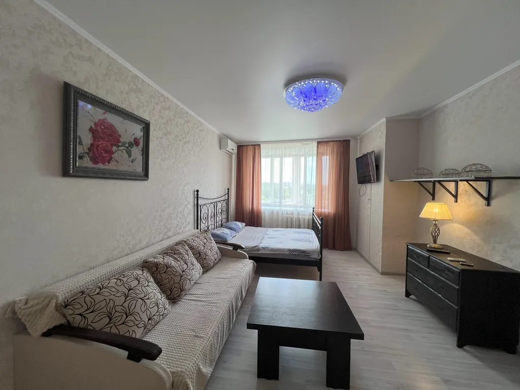 В центре новый дом