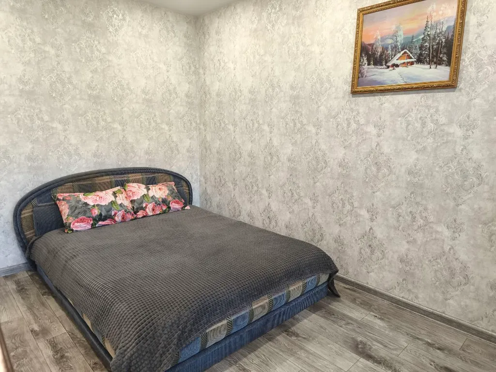 Трехкомнатная квартира вблизи Сквера Энтузиастов