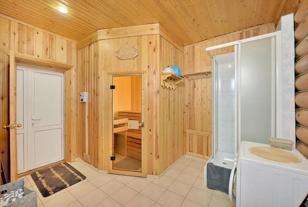 Деревянный большой дом для компаний и семей