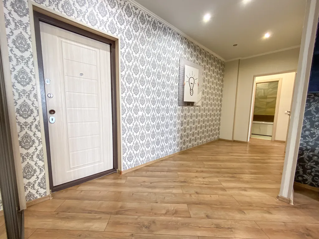 Двушка с камином и видом на реку у ТЦ Аквамолл