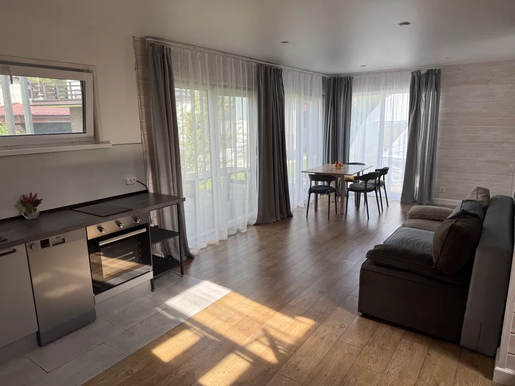 Коттедж Уютный дом с видом на лес — Первомайское