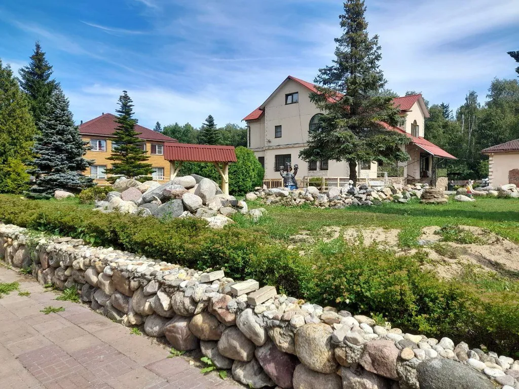 Дом с баней, бассейном и караоке