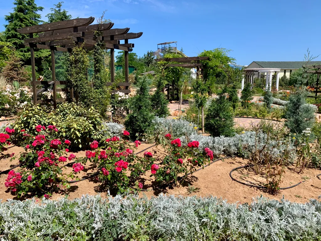 Элитная квартира с панорамным окнами витражами с видом на море