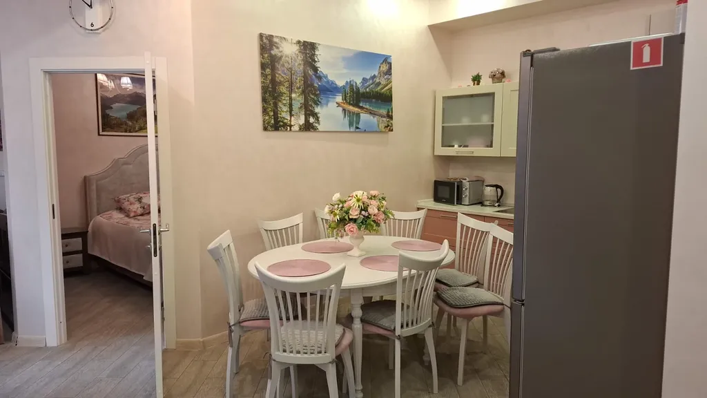 Уютный апартамент в центре с балконом и видом на горы лес