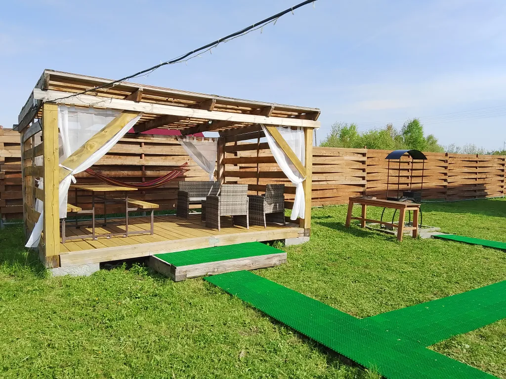 Дом с террасой и баней на дровах