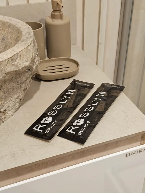 Вилла Nelli с видом на озеро и зоной барбекю среди каменной россыпи