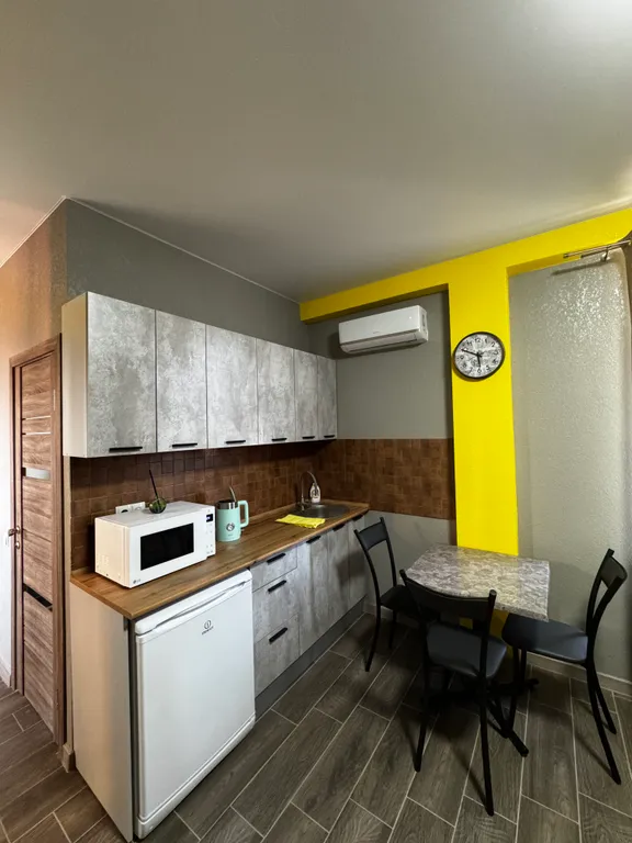 Двухместный номер с видом на горы и море.42