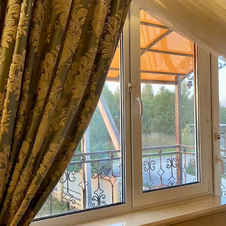 Уютный дом у леса