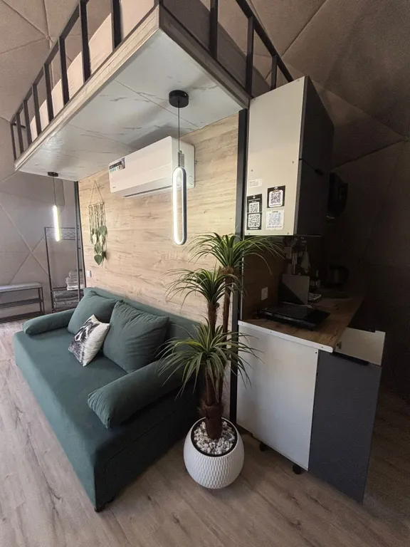 Уютная сфера на побережье