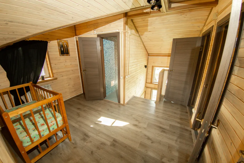 Дом у пруда