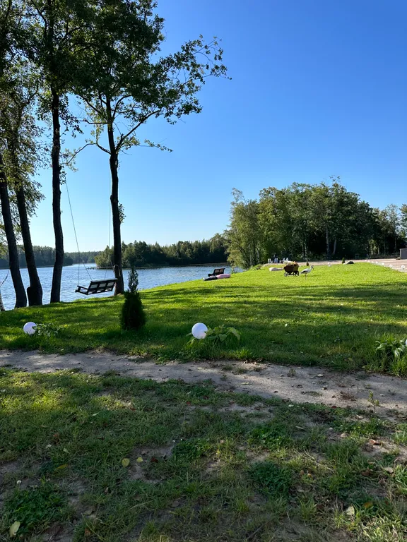 Уютный домик на берегу озера