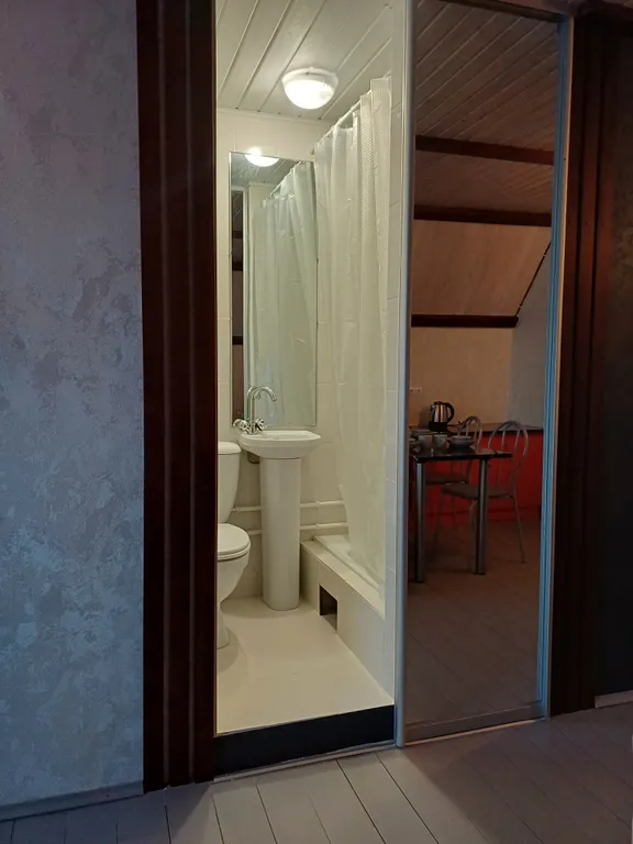 Уютная комната в частном доме с отдельным с/у