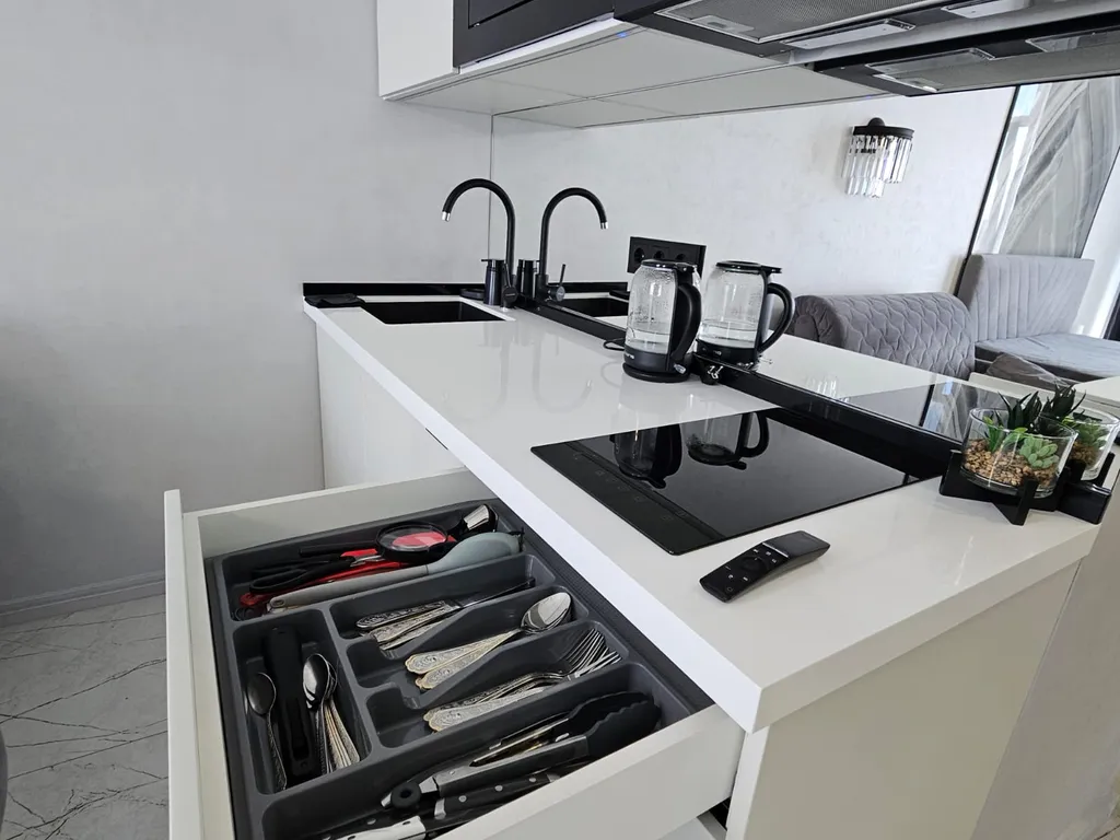 Квартира с видом на море и дизайнерским ремонтом в ЖК Метрополь