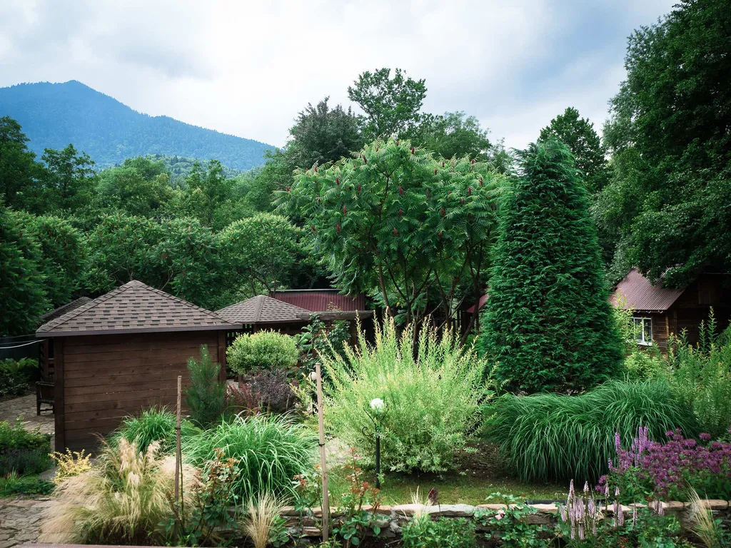 Коттедж в горном районе и на берегу реки
