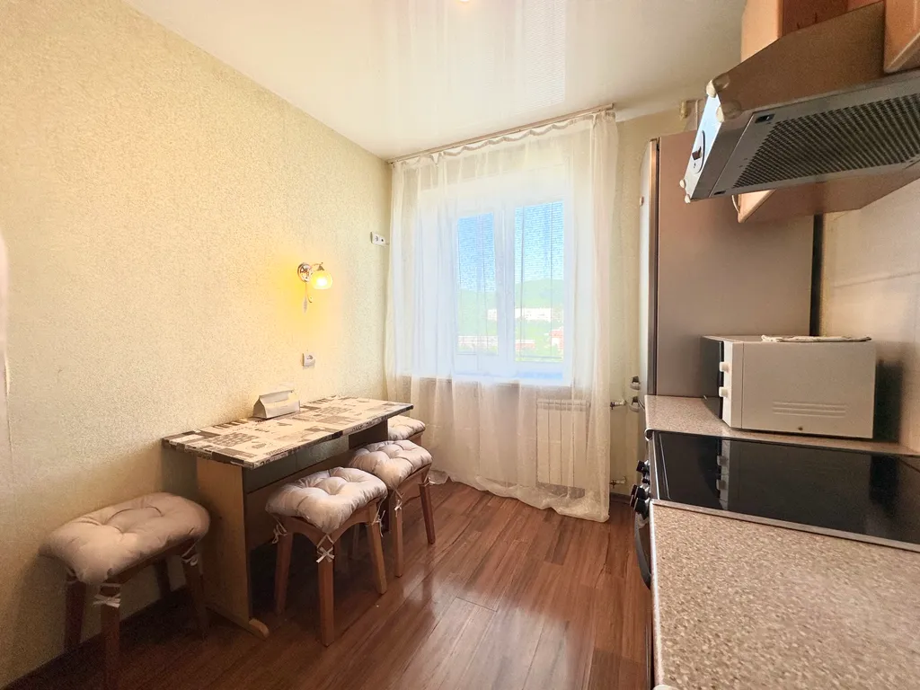 Уютная двухкомнатная на Заре с двумя кроватями