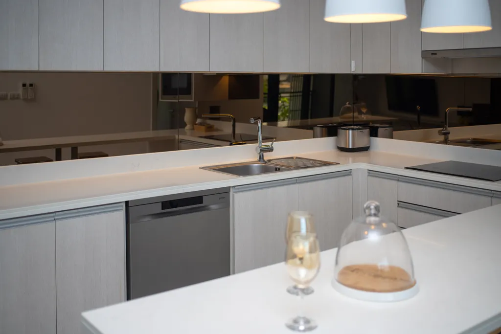 Три спальни с видом на море и озеро