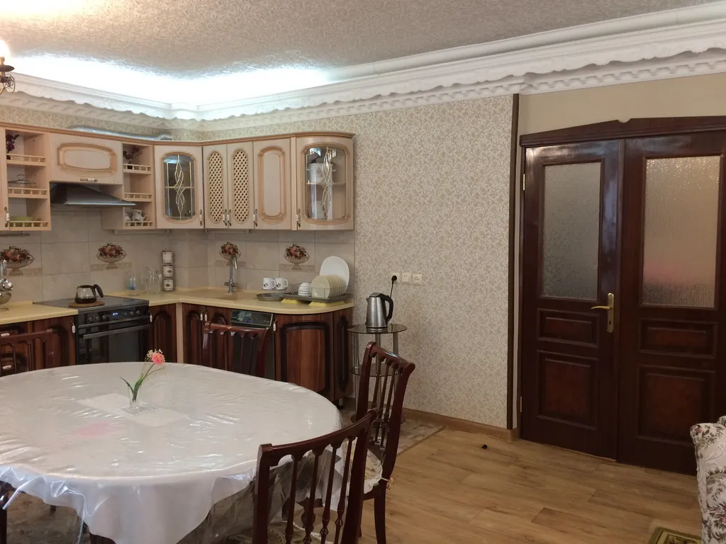 Особняк 207 кв м, элитный городской район, командированным документы