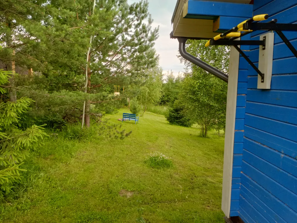 Уютный дом на краю города