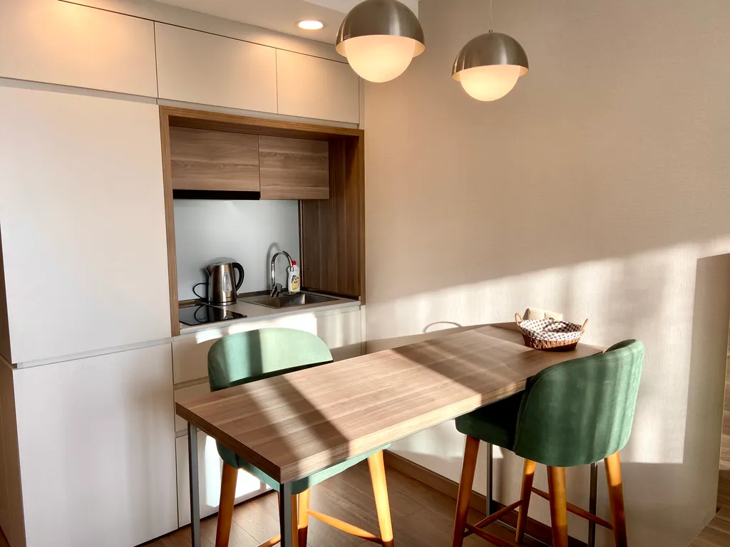 Студия у моря с видом на горы и посадочную полосу