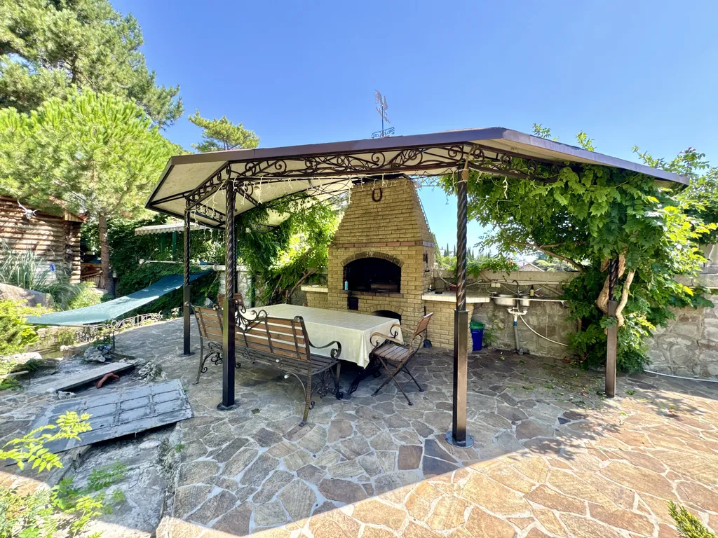 Шикарный дом в заповедной зоне в Ялте