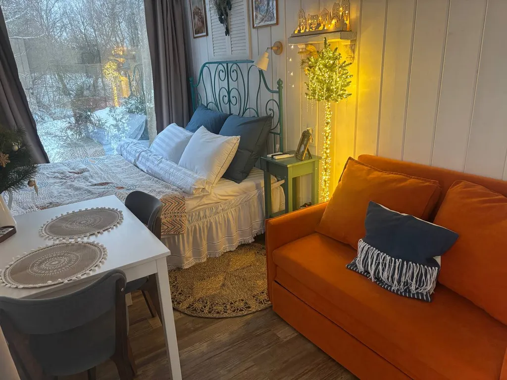 Уютный дом с банным чаном и авторским оформлением на берегу реки