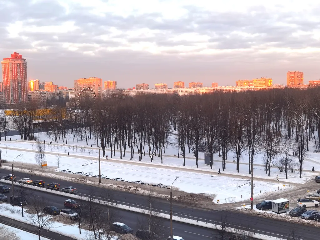Квартира Квартира у метро с видом на парк — Санкт-Петербург