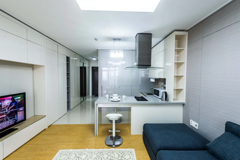 1-ком возле Посольства США от THEADDRESS