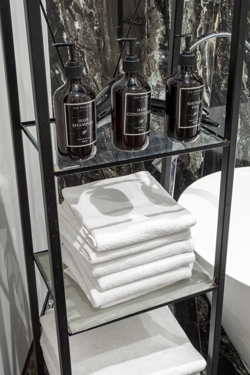 Четырехкомнатная квартира с бaлкoнoм в цeнтрe