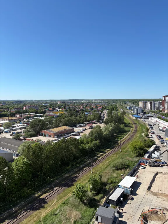 Уютная двухкомнатная квартира с панорамными окнами