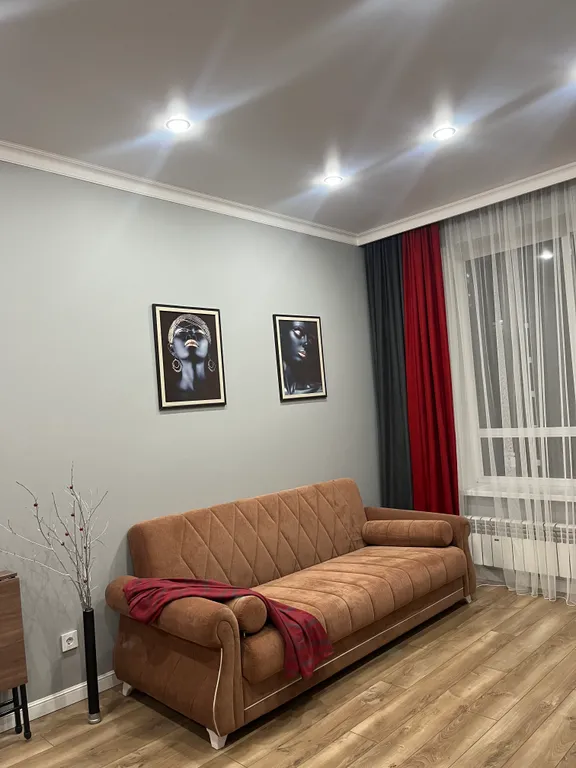 Современная красивая и яркая квартира