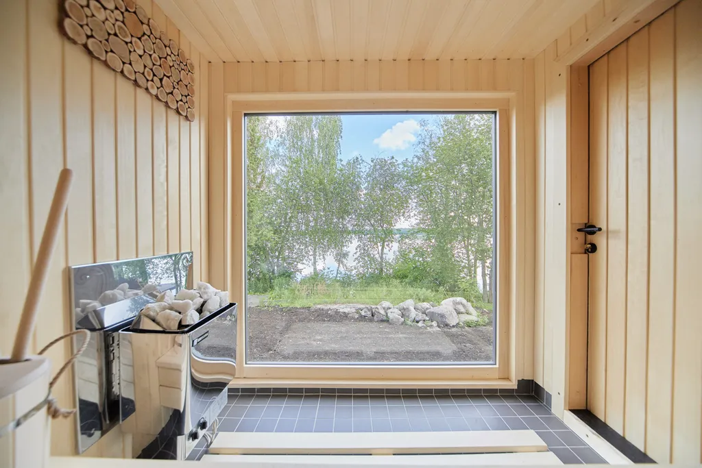 Дом с сауной на берегу озера