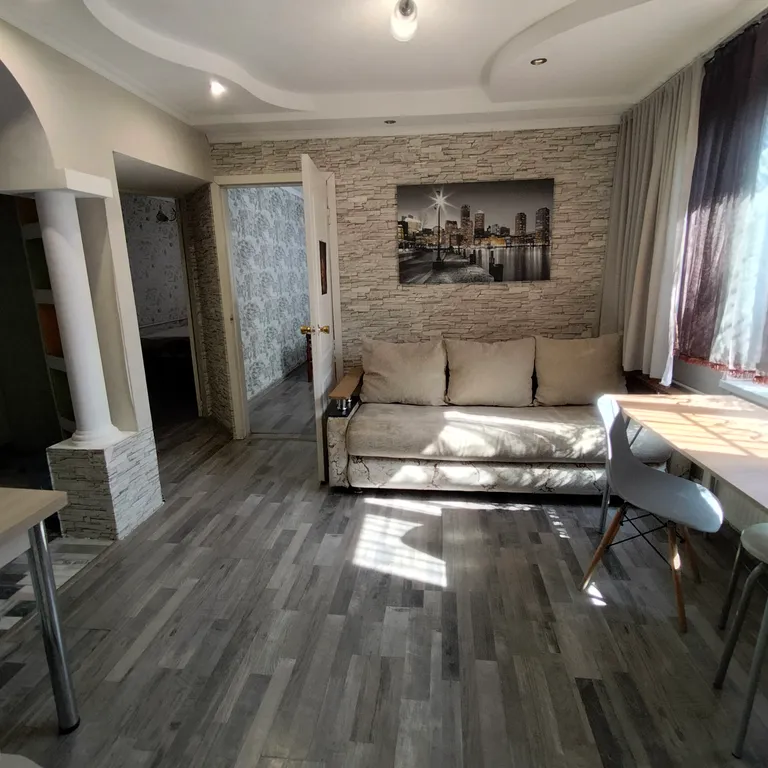 Дом возле моря, центр