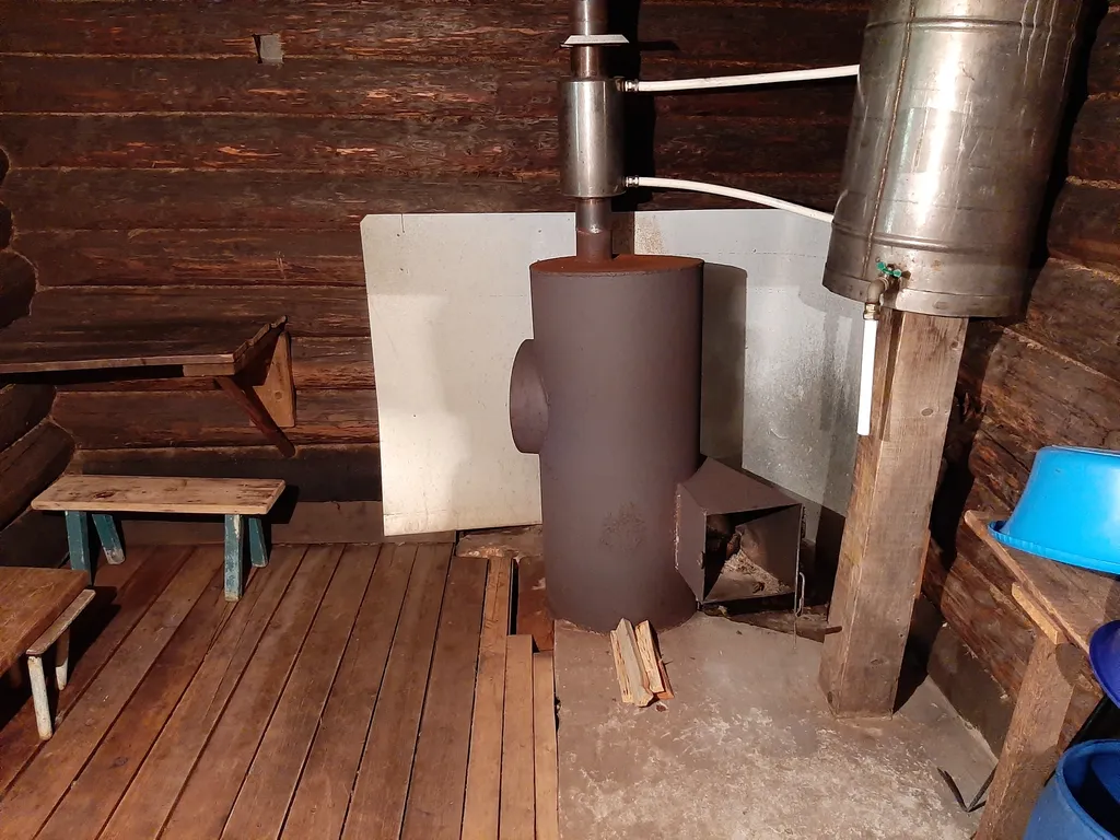 Домик у озера