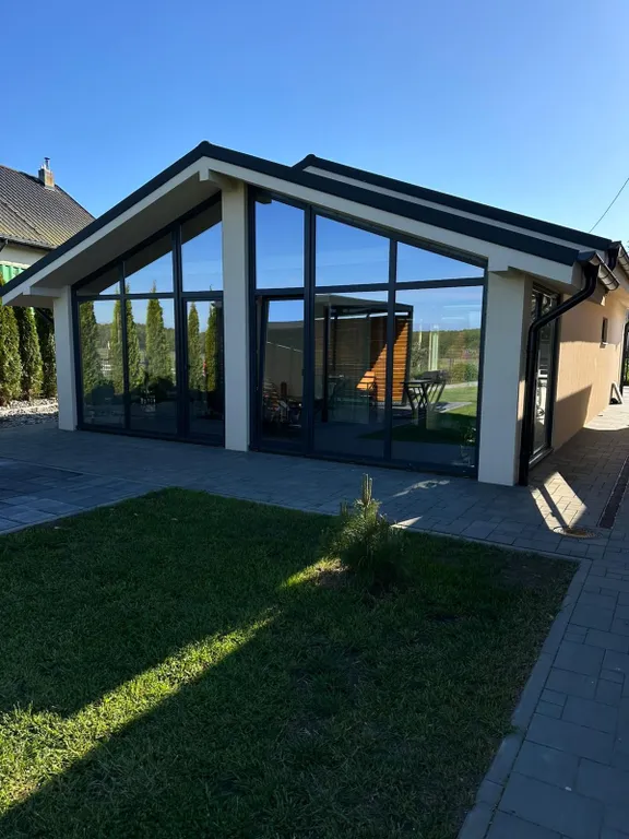 Уютный домик с видом на лес