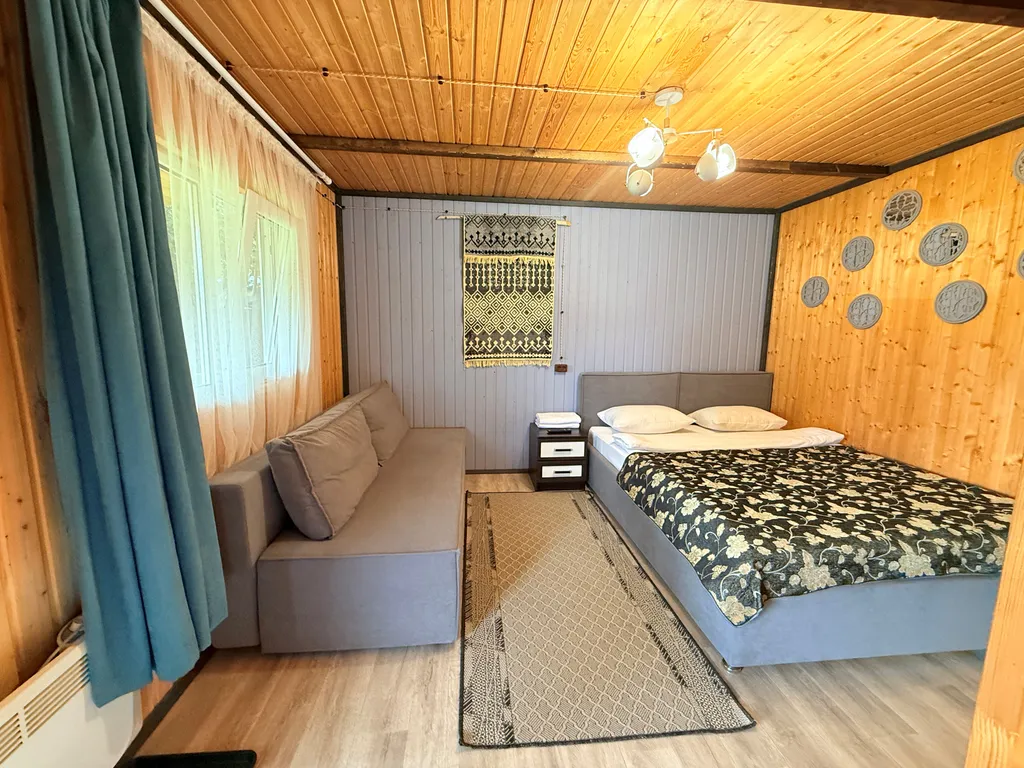 Домик с терассой и видом на горы