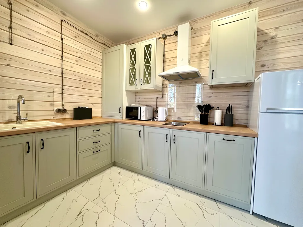 Уютный дом в сосновом лесу