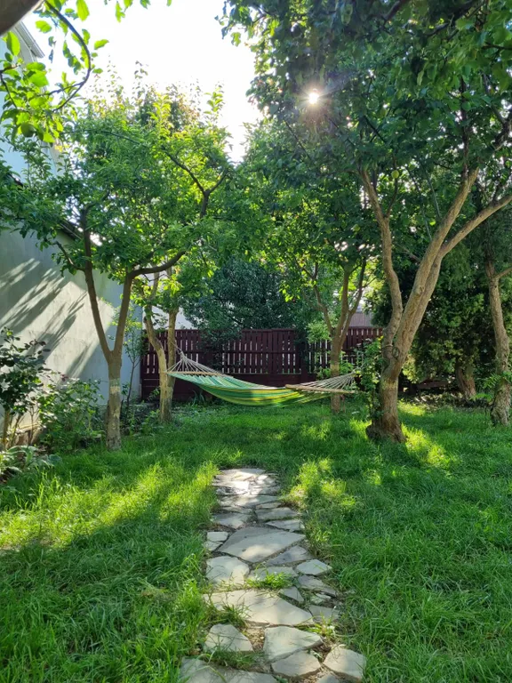 Коттедж Уютный дом рядом с морем в тенисом, фруктовом саду. — Южная Озереевка