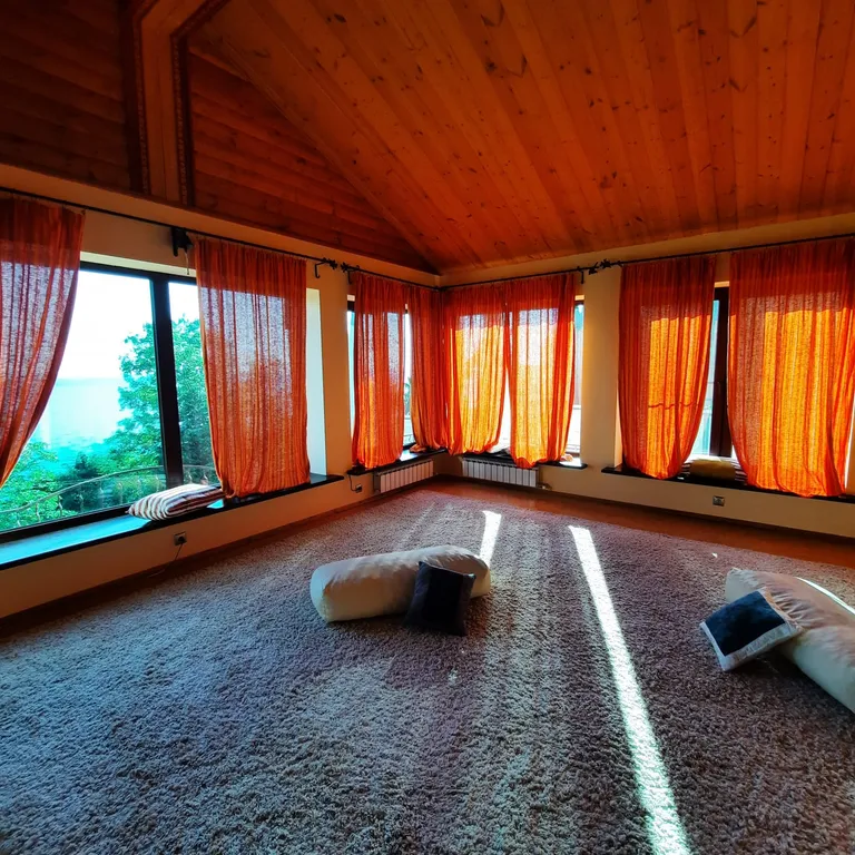 Дом-замок на море