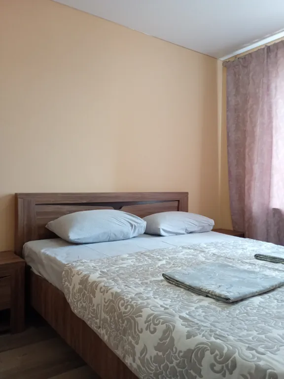 Квартира с видом на набережную и горы