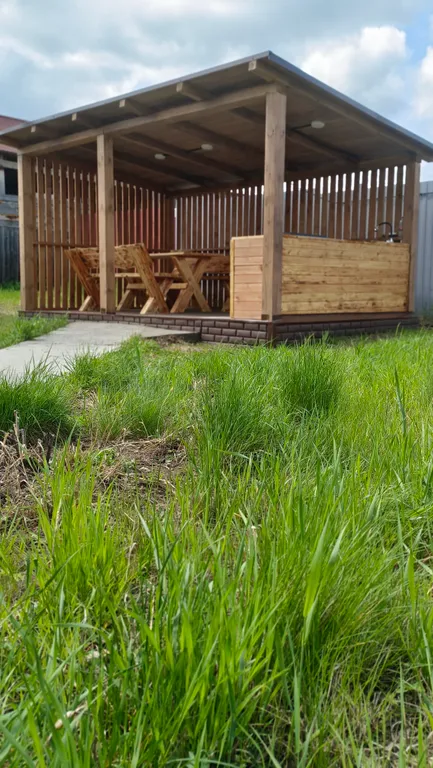 Дом с закрытой парковкой