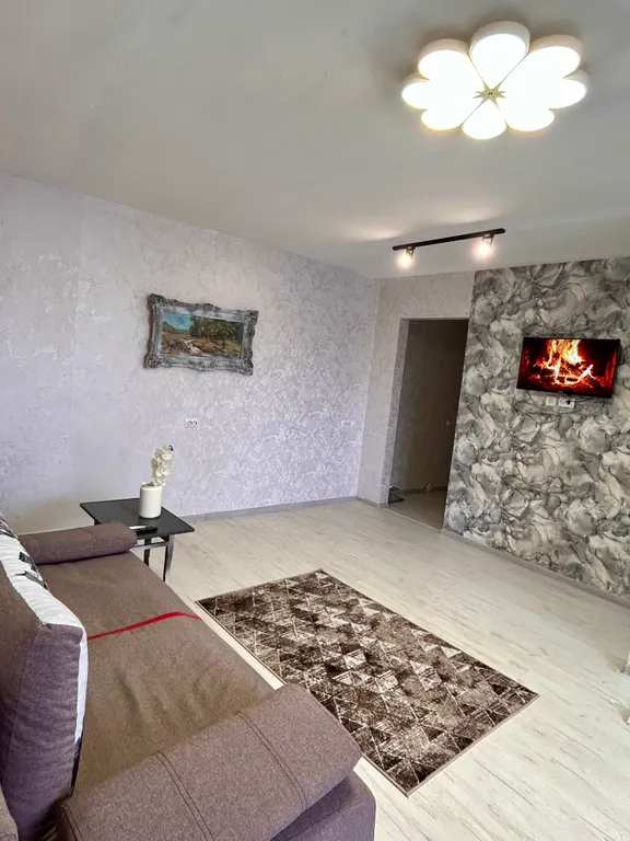 Современная  двушка около  тропы здоровья, и любужвкого предместья