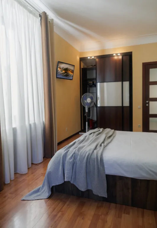 Сталинка в центре, в пешей доступности парк и вокзал