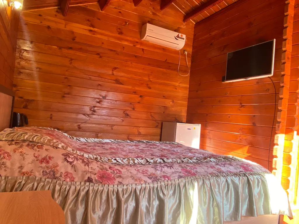 Коттедж у водопада