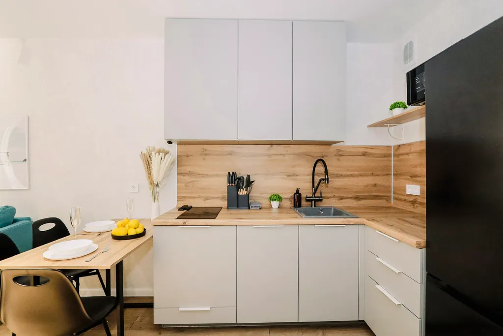 Дизaйнepcкая квартиpа пpемиум-клаccа c бaлкoном