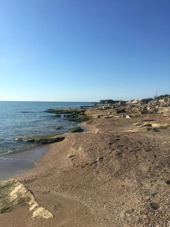 Сдается новый дом у берега моря.