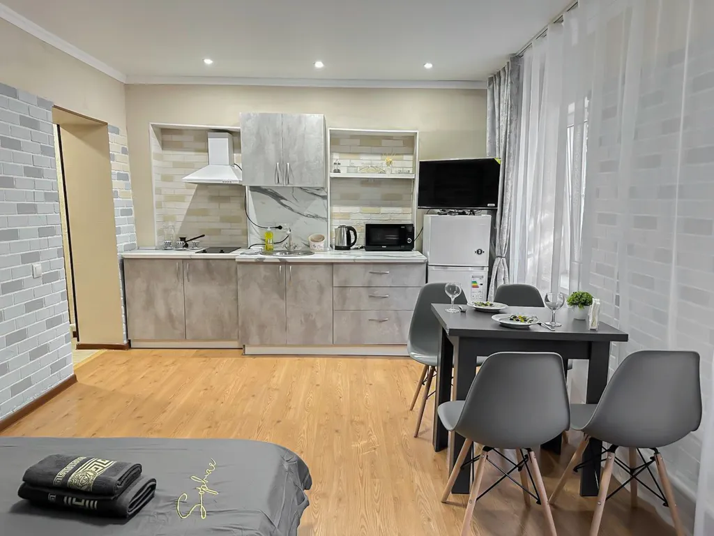 Дом в тихом районе с бесплатной парковкой для путешественников на авто