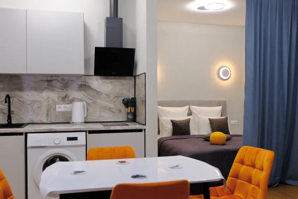 Студия с дизайнерским ремонтом