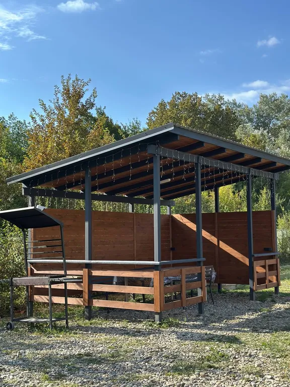 Коттедж Уютный дом у берега реки с баней — Горячий Ключ