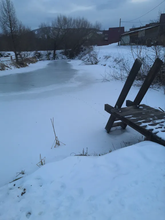 Уютный домик около озера