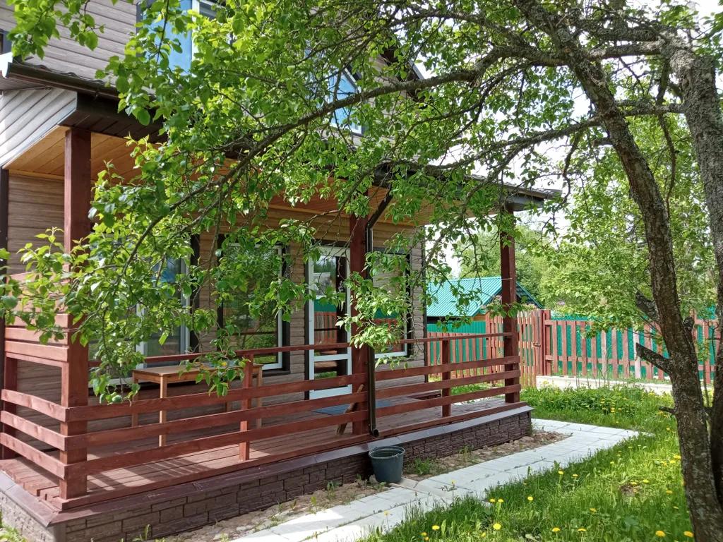 Двухэтажные апартаменты в доме у озера